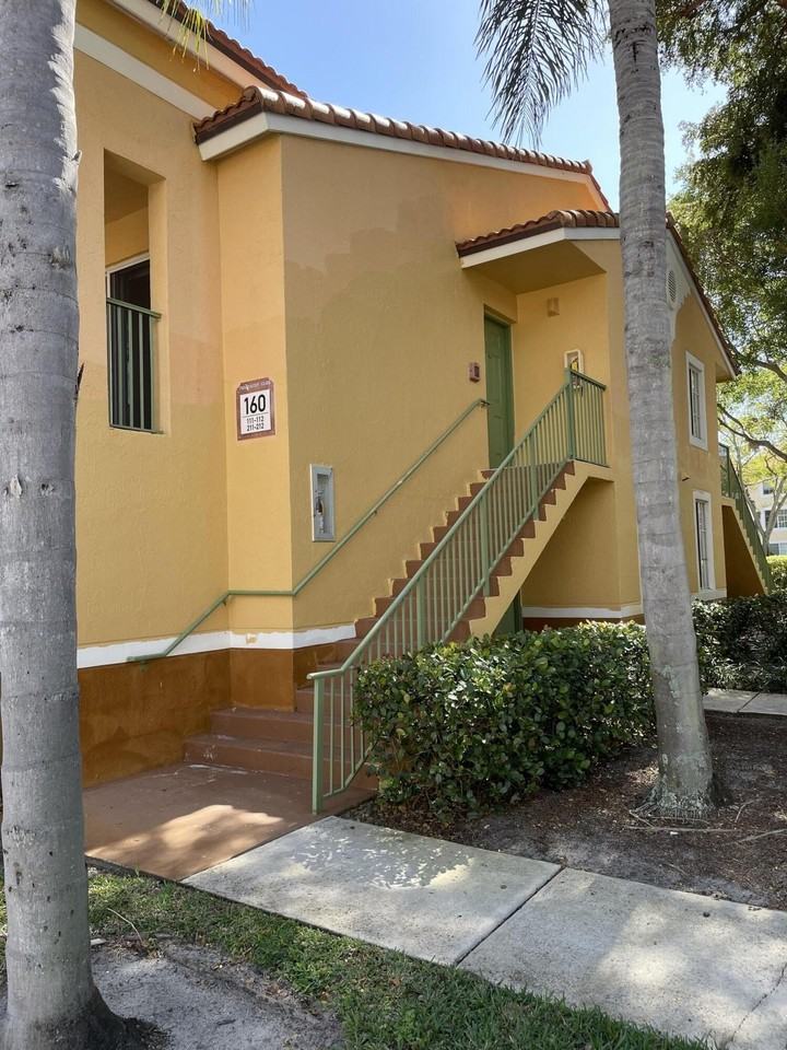 160 Yacht Club Way Apt 211 - Photo 3 of 27