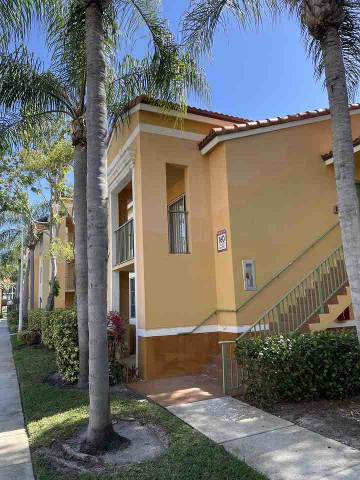 160 Yacht Club Way Apt 211 - Photo 4 of 27