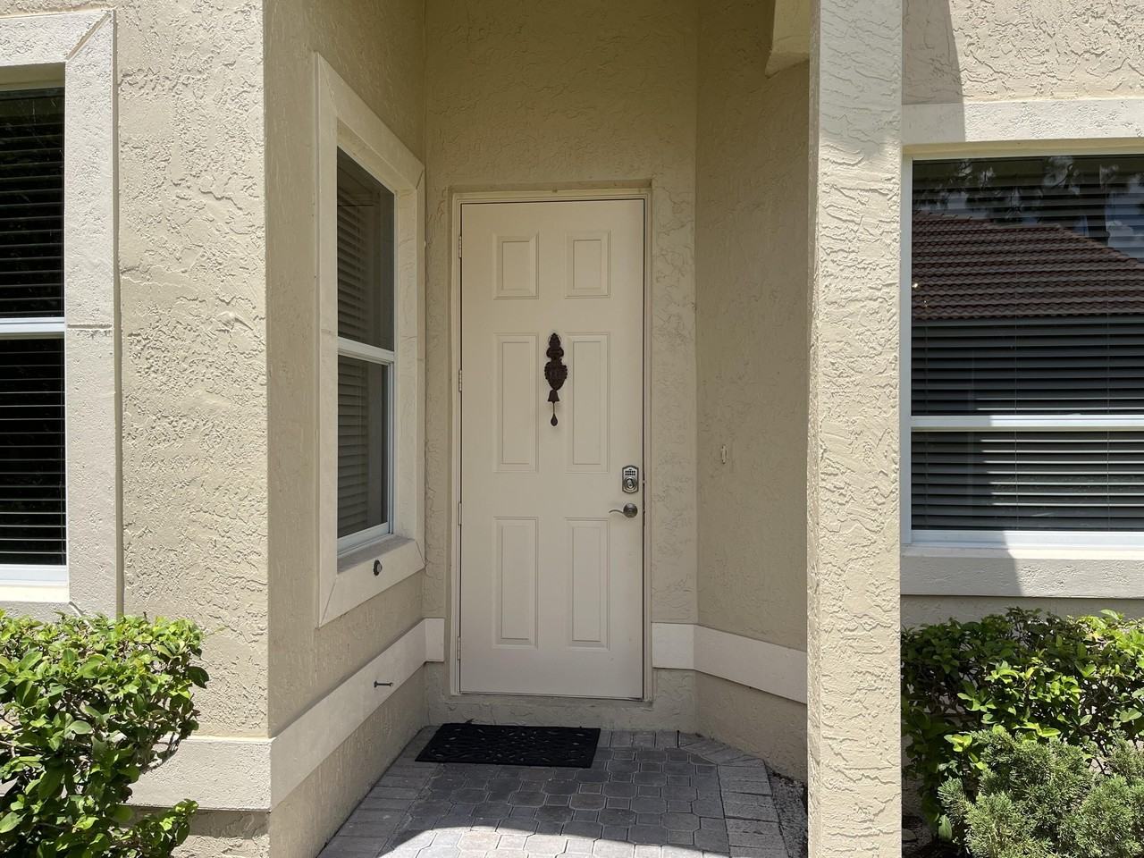 9201 Wentworth Ln - Photo 4 of 28