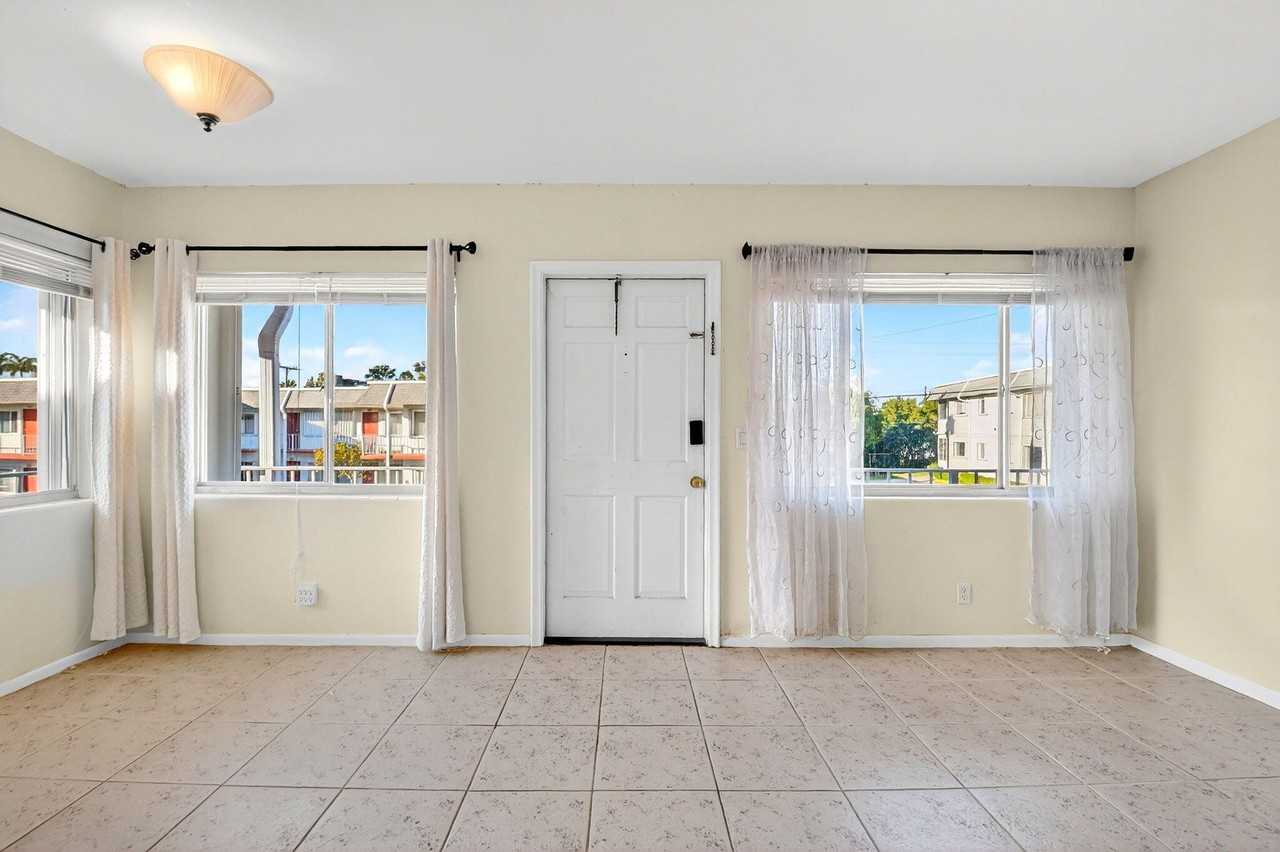 2880 Lake Osborne Dr Apt 210 - Photo 5 of 27