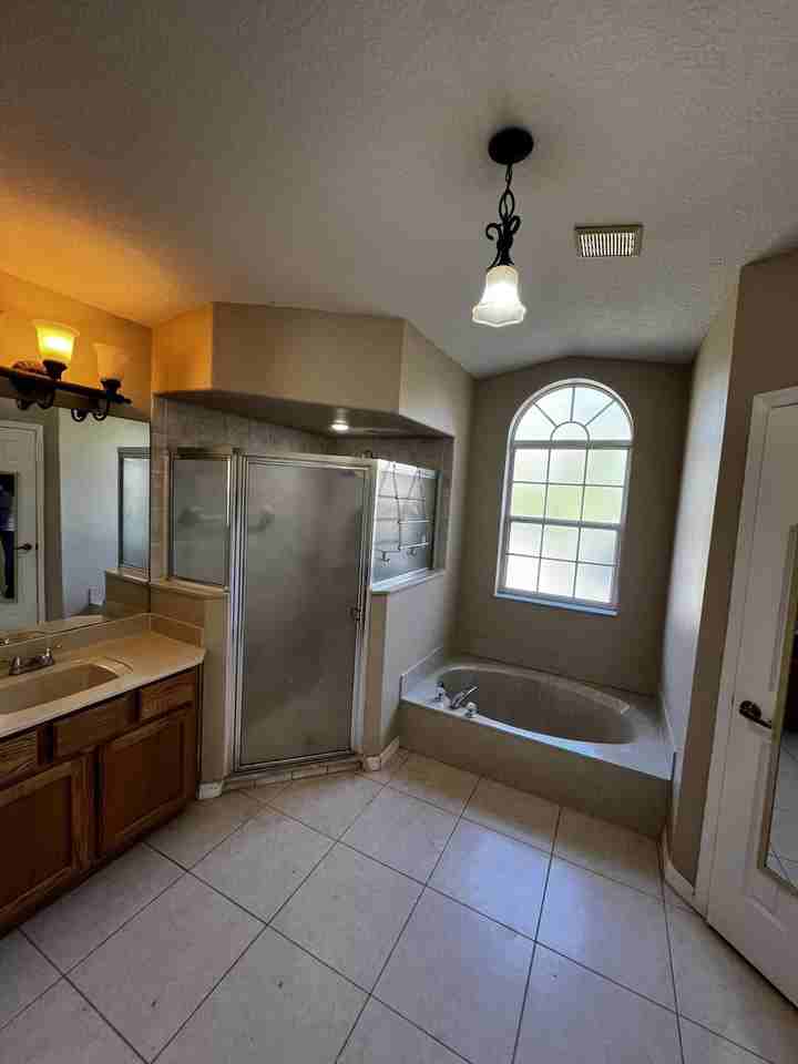 1866 Sw Lennox St - Photo 4 of 12