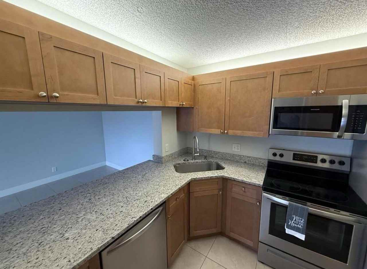 3606 Alder Dr Apt B2 - Photo 3 of 8