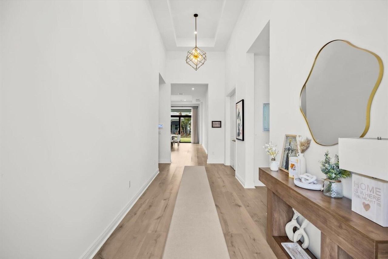 Sw Trenton Ln - Photo 2 of 40