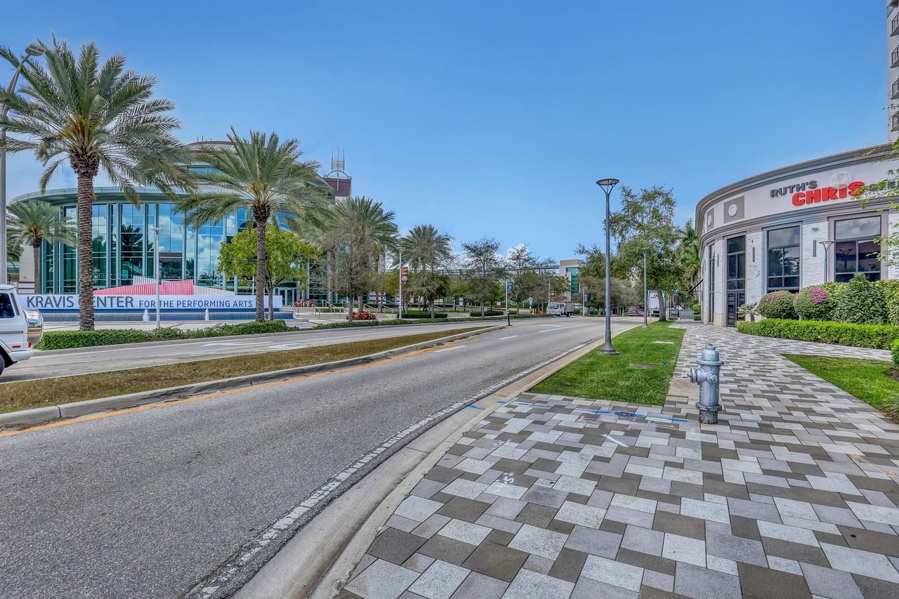 651 Okeechobee Blvd Apt 403 - Photo 2 of 39