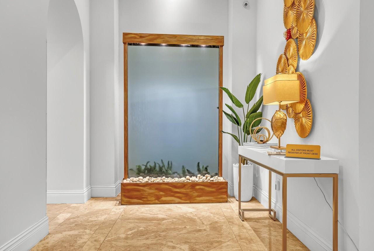 651 Okeechobee Blvd Apt 403 - Photo 5 of 39