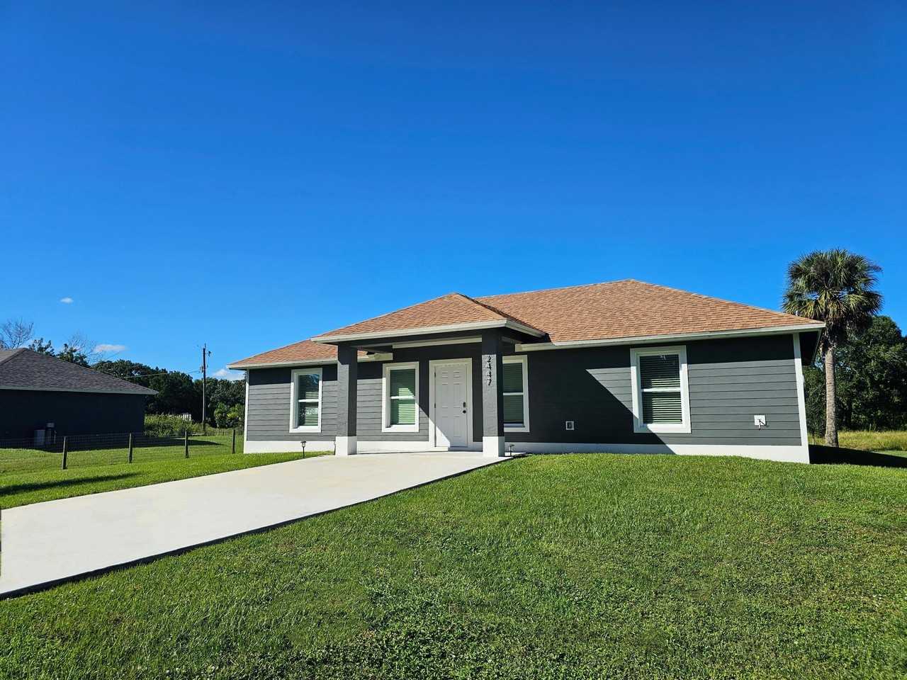 2447 Nw 5th St - Photo 2 of 15