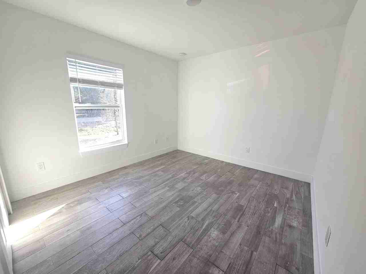 2447 Nw 5th St - Photo 7 of 15