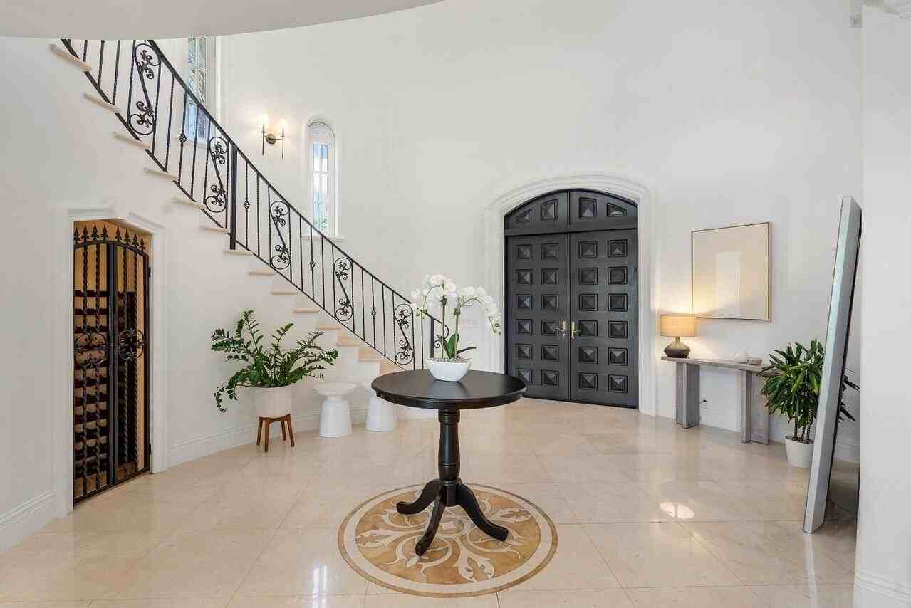 350 E Ocean Ave - Photo 5 of 50