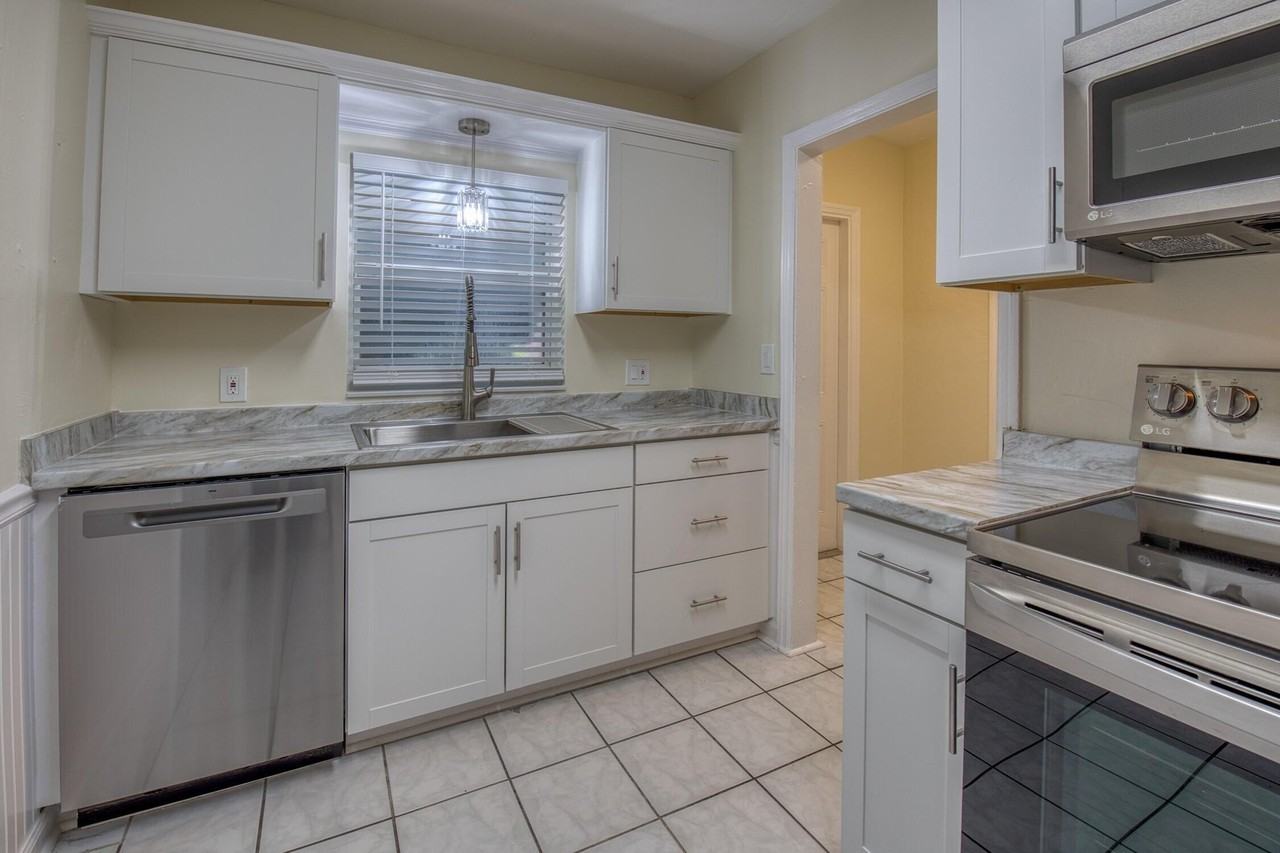 301 N Federal Hwy Apt 5 - Photo 5 of 25