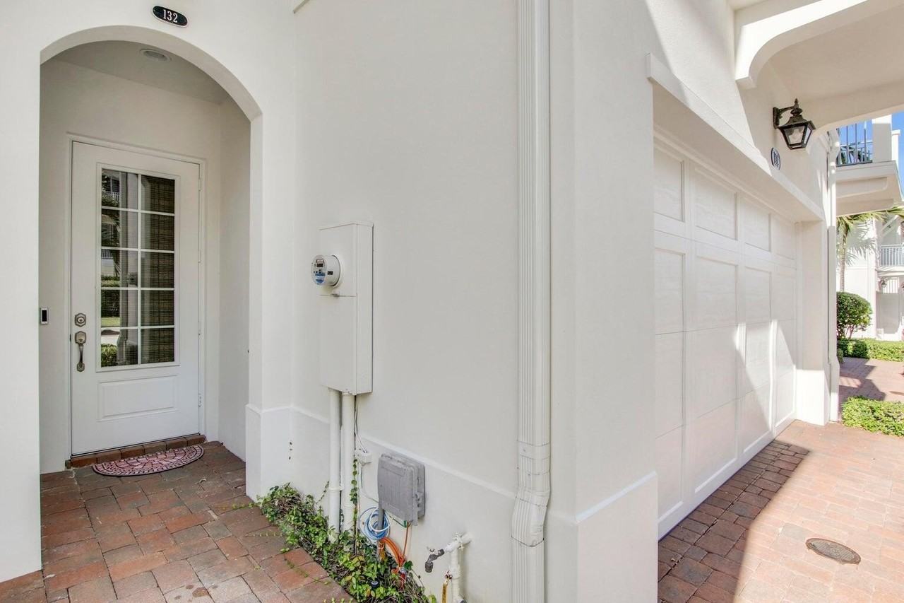 132 Ocean Breeze Dr - Photo 3 of 29