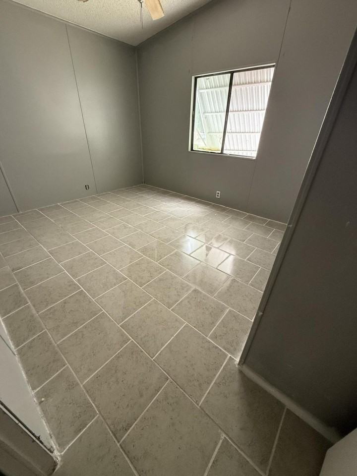 9301 Se 61st Dr - Photo 5 of 17