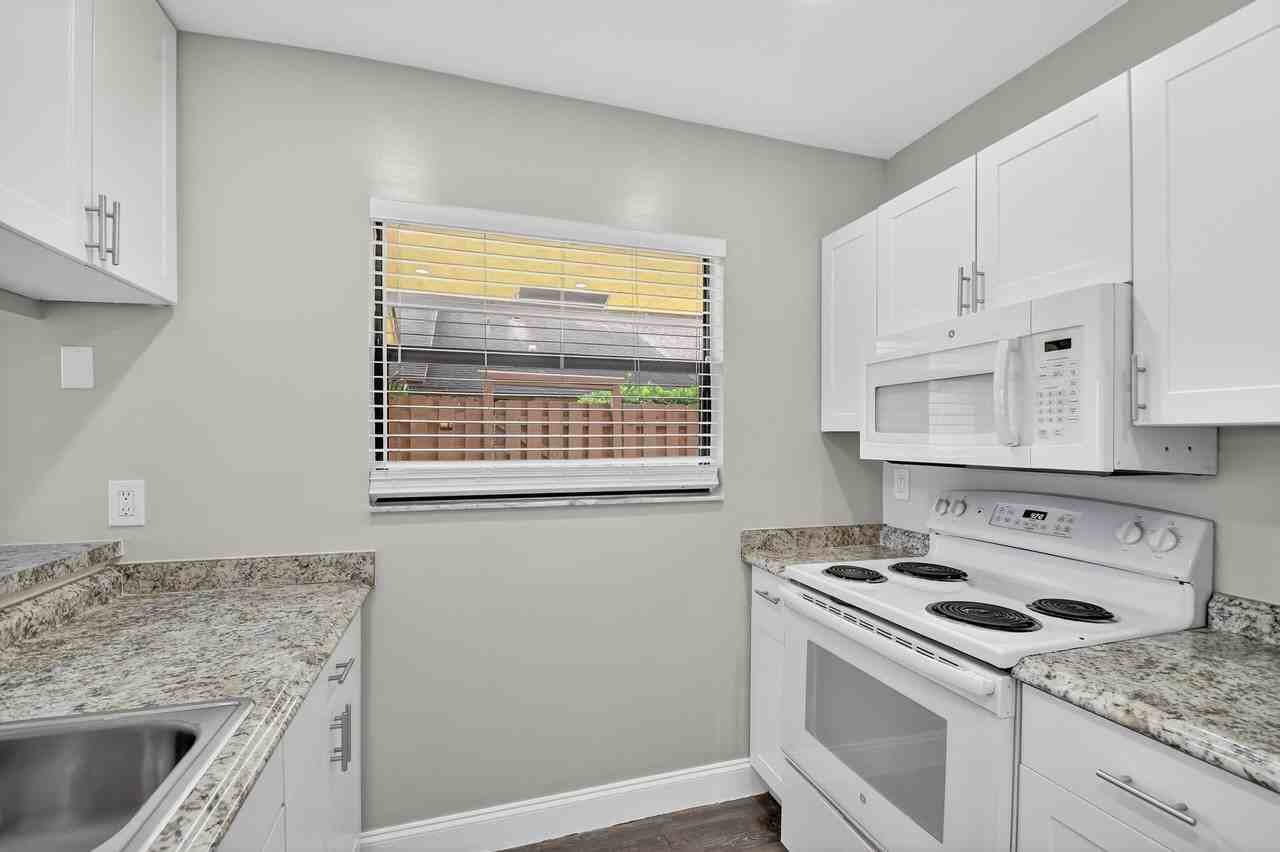 484 Springdale Cir Unit 48d - Photo 6 of 50