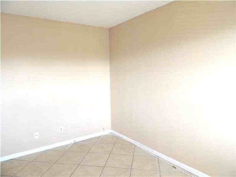 1111 N Federal Hwy Apt 5 - Photo 4 of 6