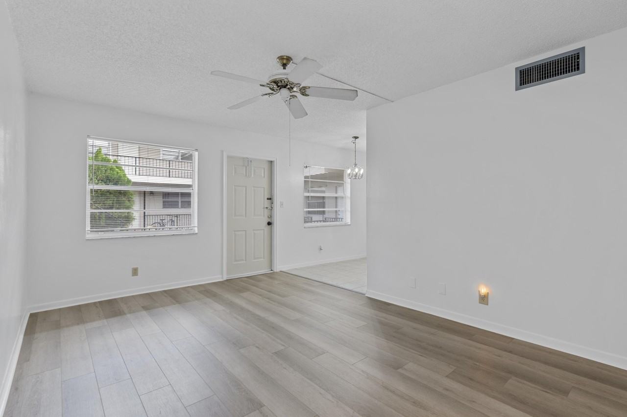 1230 Old Boynton Rd Apt 203 - Photo 4 of 18