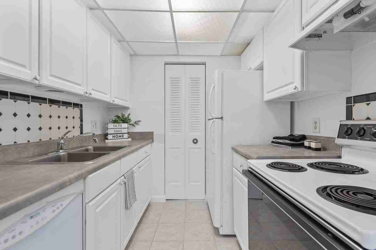 1230 Old Boynton Rd Apt 203 - Photo 6 of 18