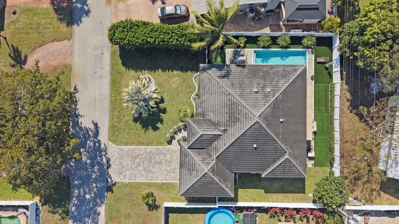 875 Se 13th Ave - Photo 4 of 50