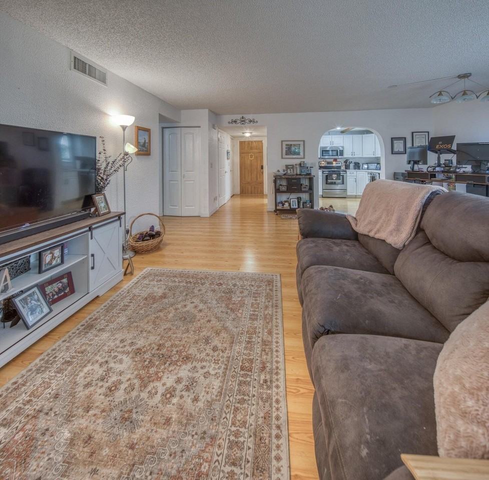 720 N Dixie Hwy Apt 601 - Photo 4 of 18