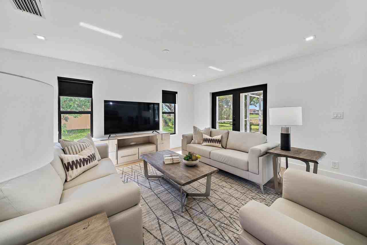 1878 Lynton Cir - Photo 5 of 45