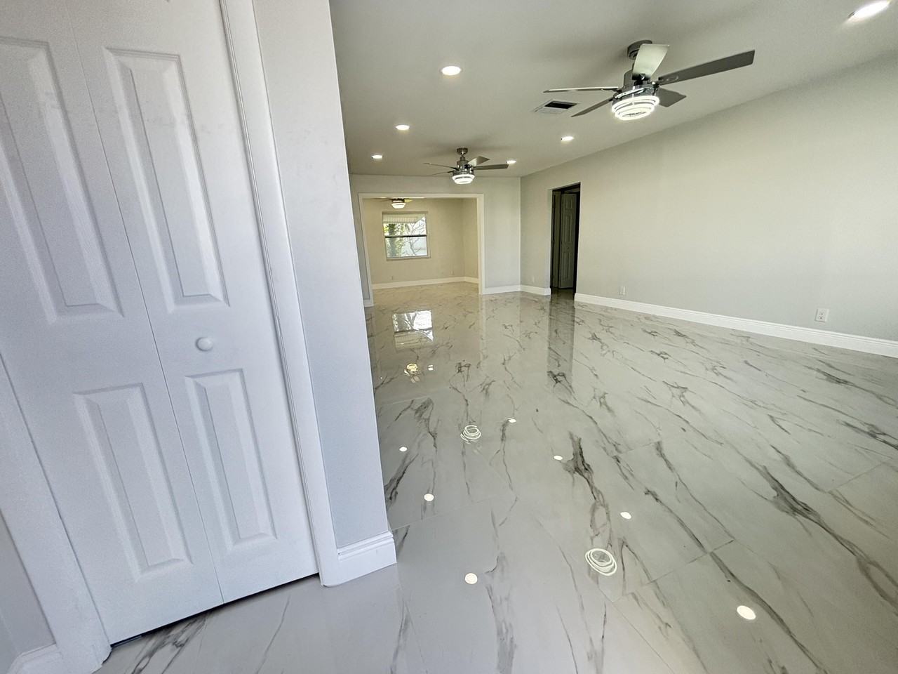 1307 Sw 24th St - Photo 4 of 25