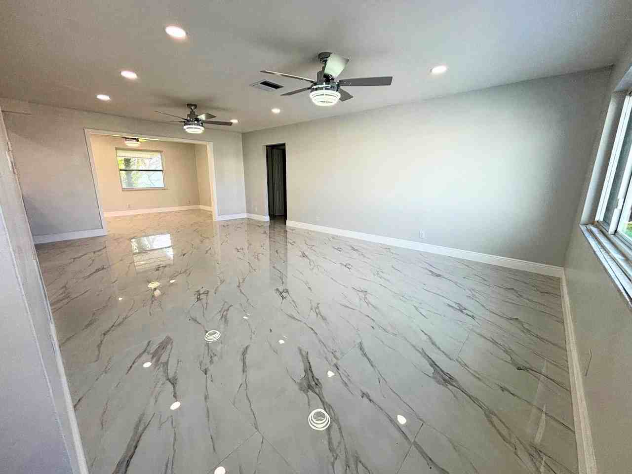 1307 Sw 24th St - Photo 5 of 25