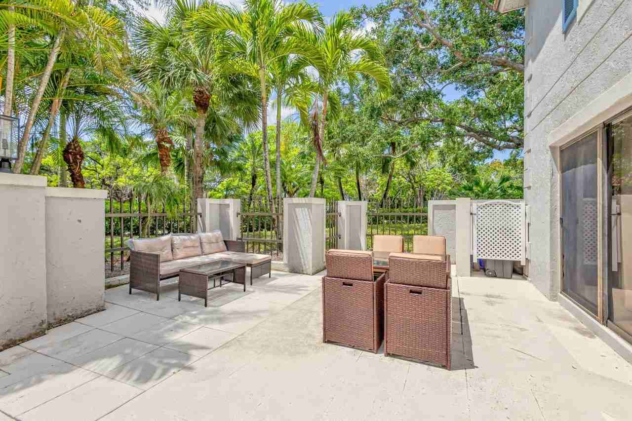 355 Prestwick Cir Apt 4 - Photo 5 of 50