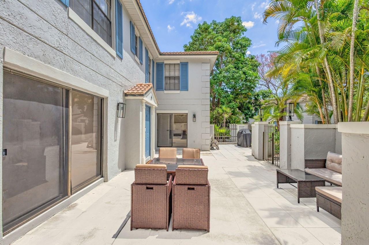 355 Prestwick Cir Apt 4 - Photo 7 of 50