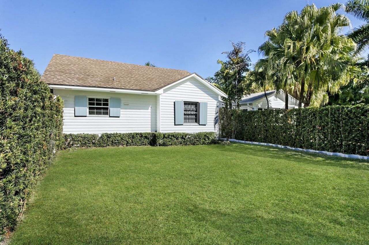 211 Miraflores Dr - Photo 2 of 27