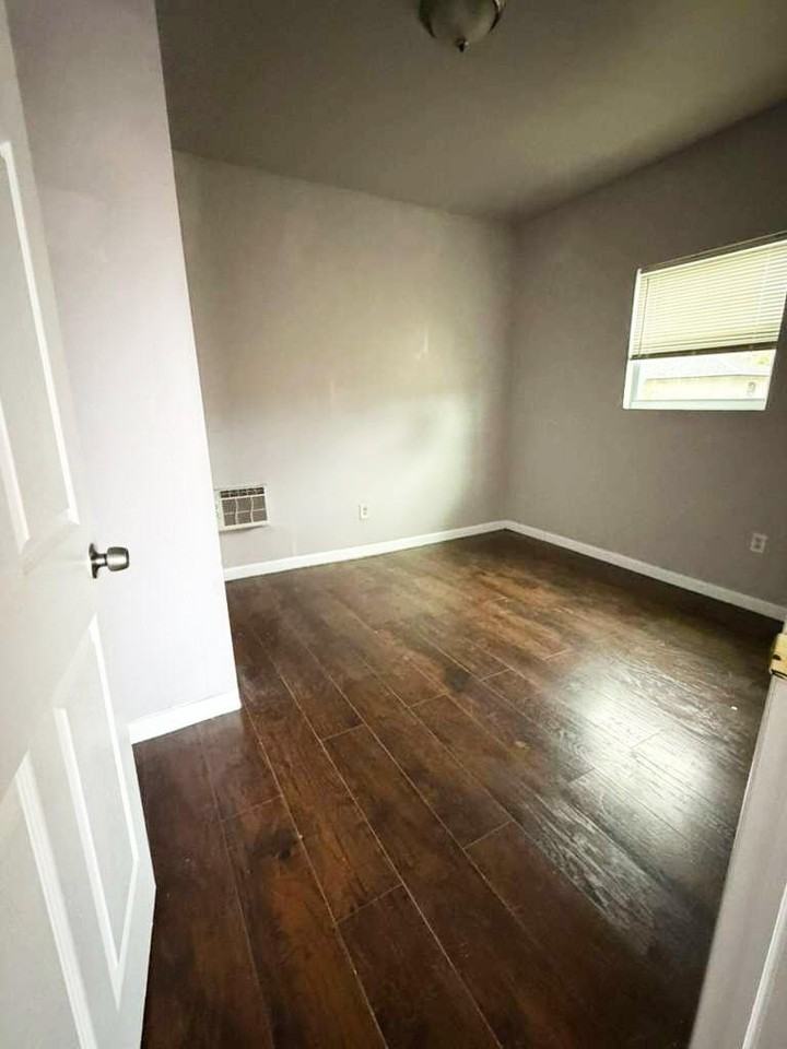 701 N 9th St Unit B - Photo 2 of 11