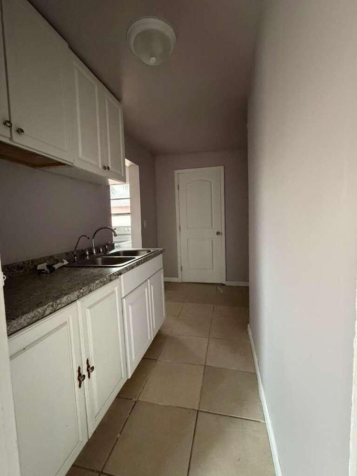 701 N 9th St Unit B - Photo 5 of 11