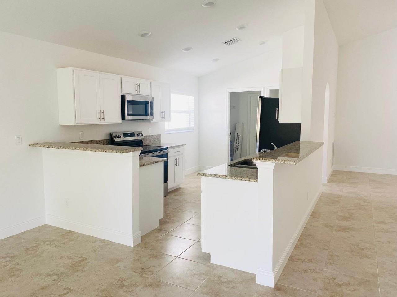 9724 Apollo Ave - Photo 4 of 15