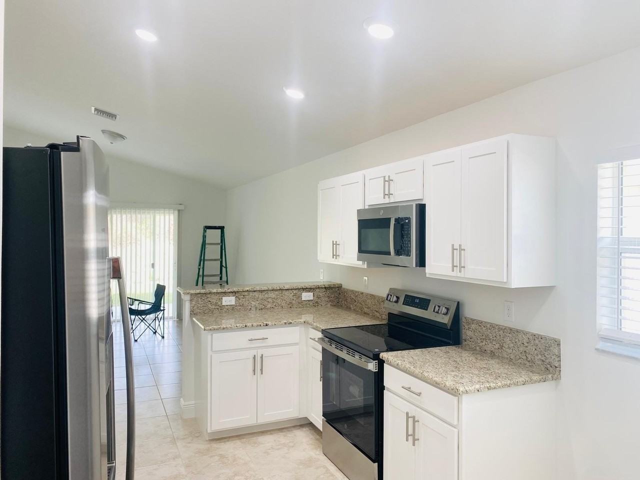 9724 Apollo Ave - Photo 5 of 15