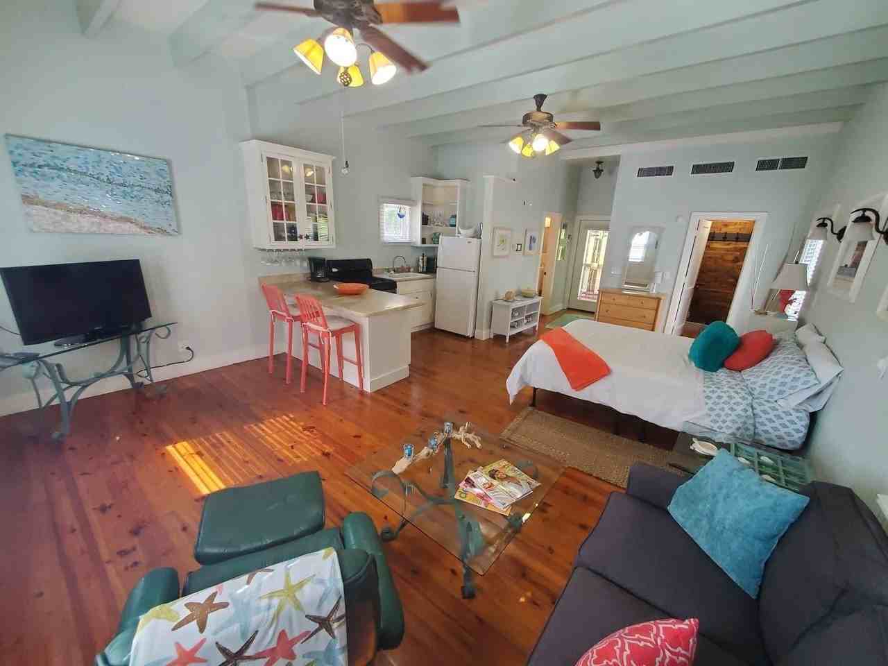 226 NE 1st Avenue unit: Key Lime Suite - Photo 7 of 50