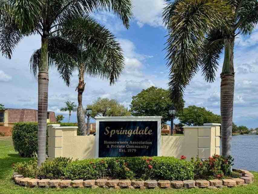 503 Springdale Cir Unit 50c - Photo 4 of 24