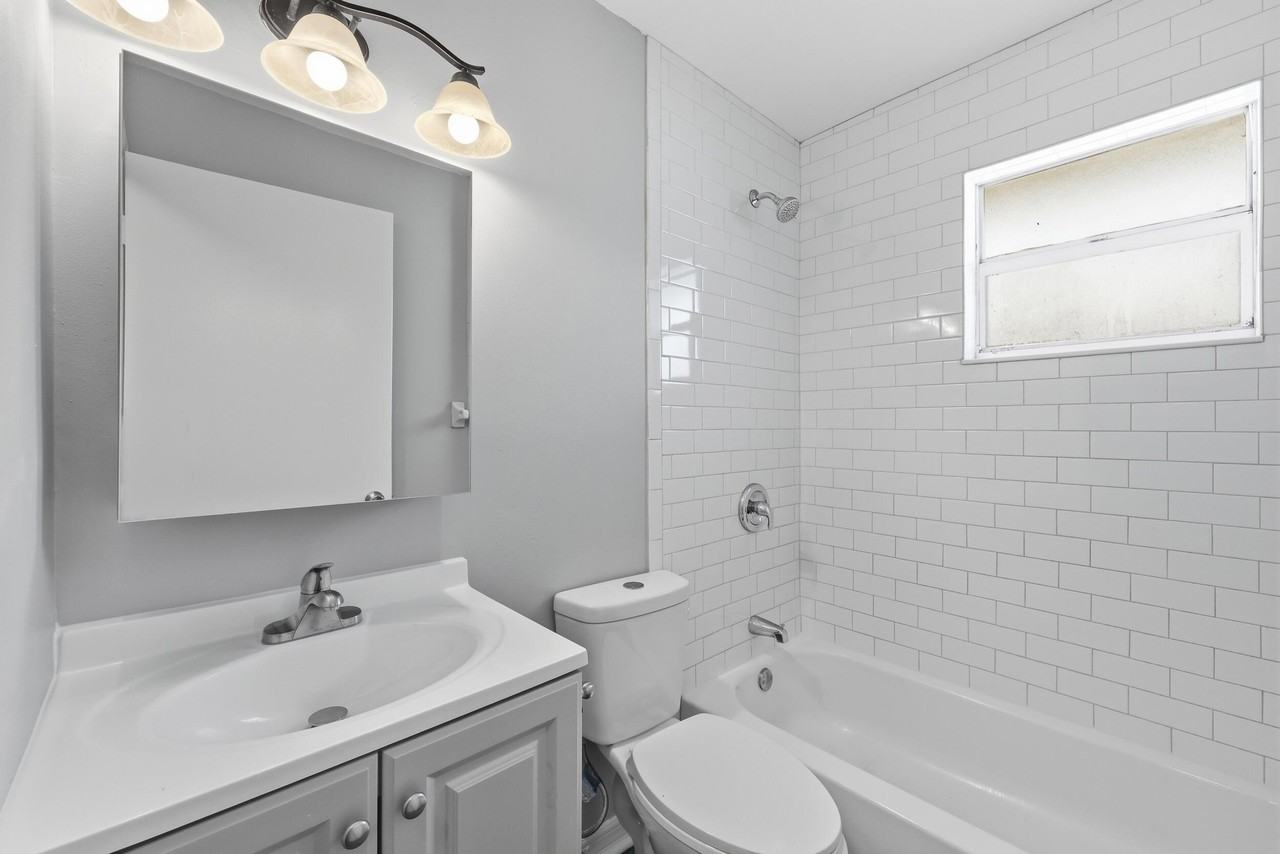 1565 W 28th St Unit A - Photo 5 of 19