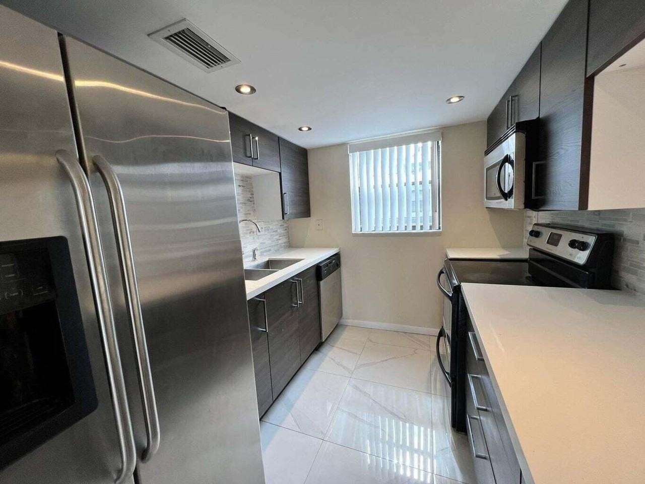 1900 N Congress Ave Apt 403 - Photo 4 of 11