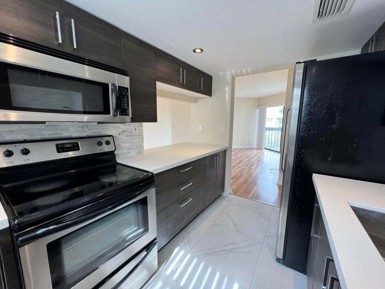 1900 N Congress Ave Apt 403 - Photo 5 of 11