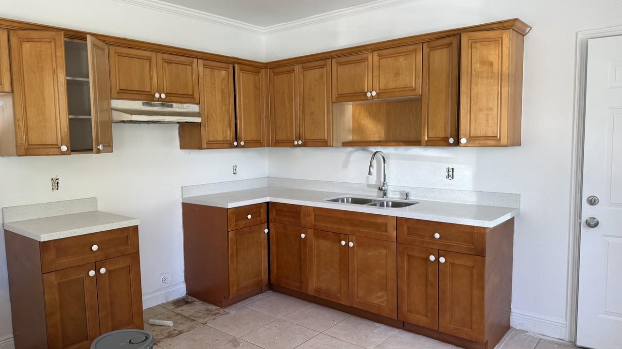 2501 Oceanview Ave Unit 1 - Photo 6 of 14