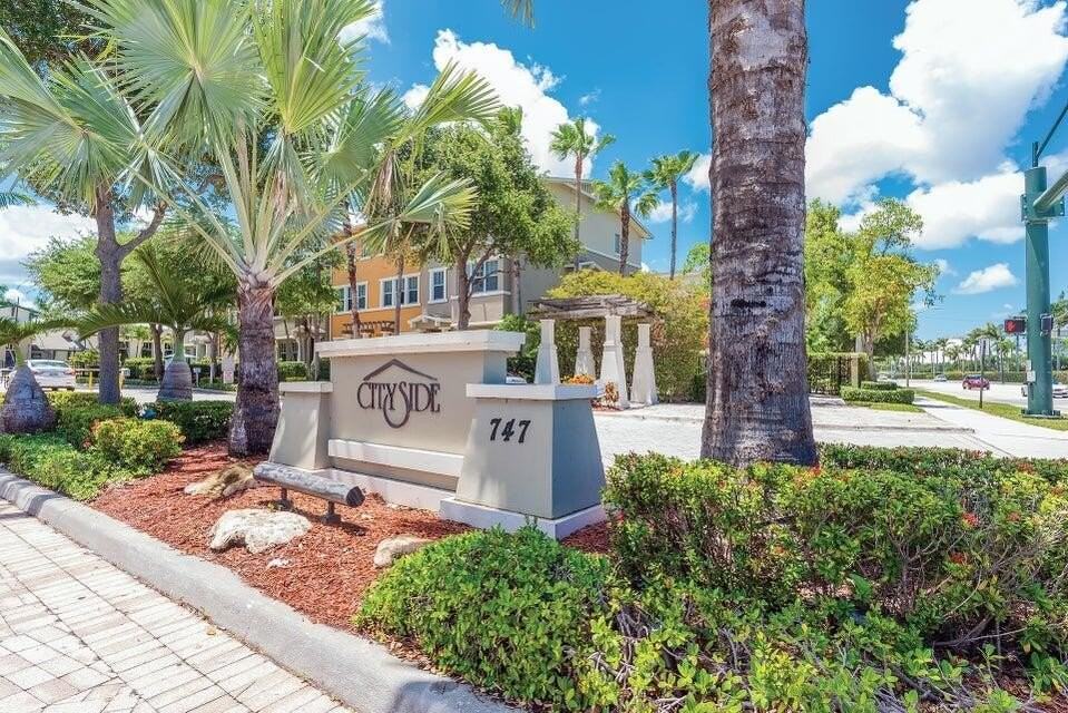 500 Pacific Grove Dr Unit 7 - Photo 3 of 38