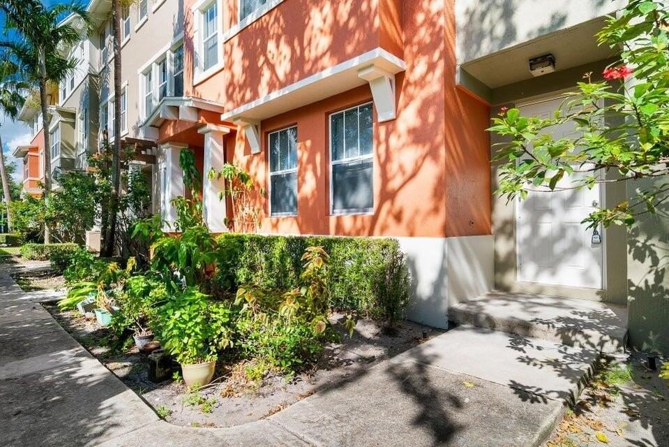 500 Pacific Grove Dr Unit 7 - Photo 6 of 38