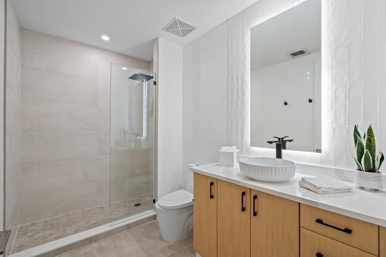 403 S Sapodilla Ave Unit 806 - Photo 5 of 11