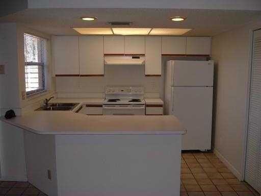 13717 Yarmouth Dr Apt B - Photo 5 of 12