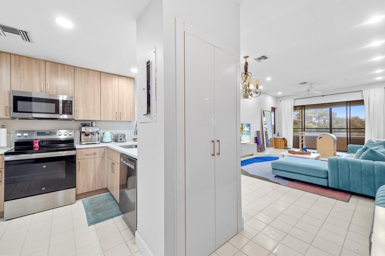 7460 La Paz Blvd Apt 304 - Photo 4 of 37