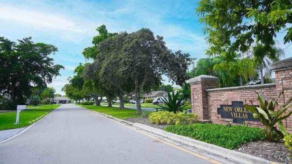 7410 Sw 15th St - Photo 4 of 14