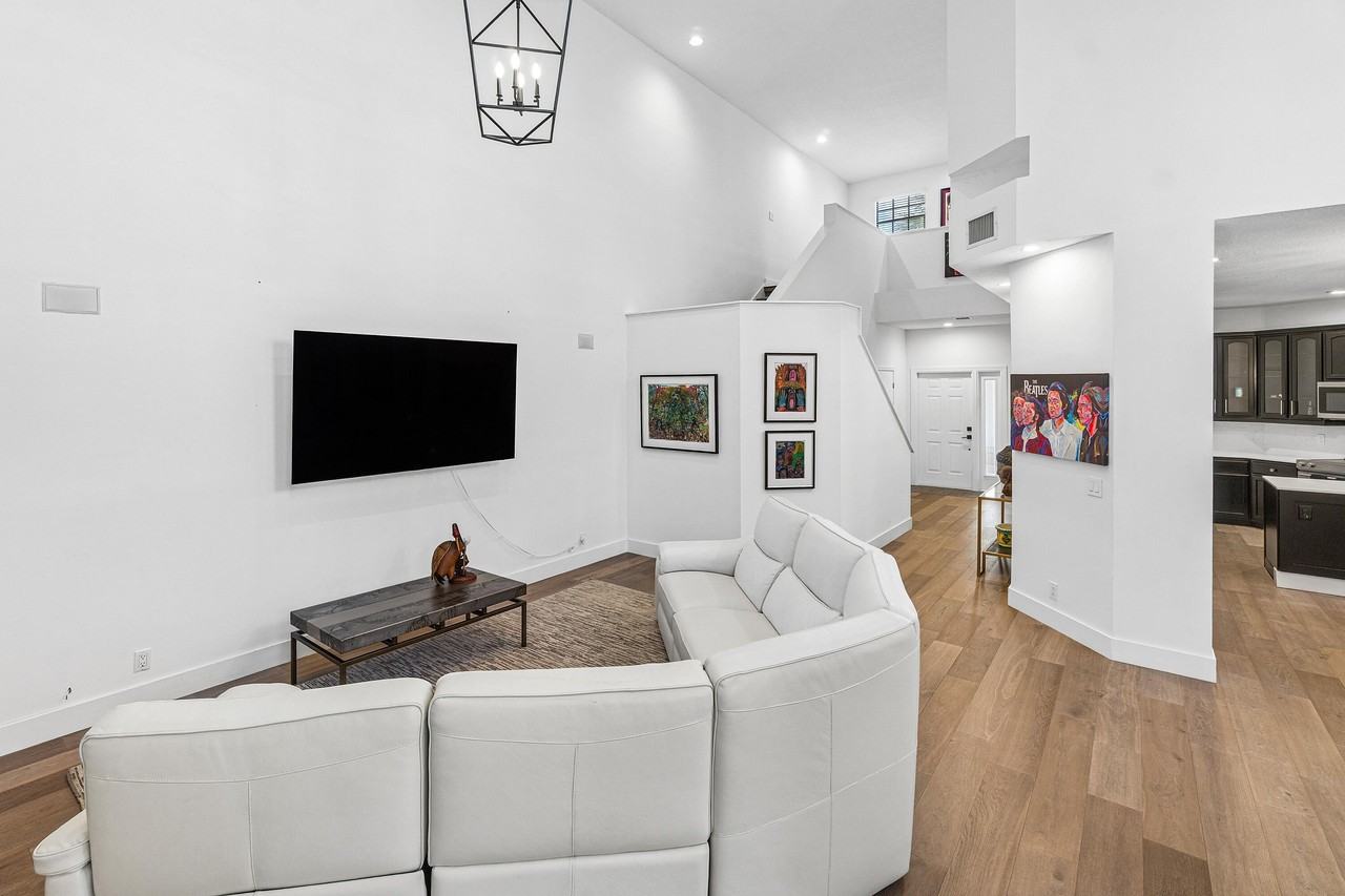 2493 Nw 64th St - Photo 3 of 29