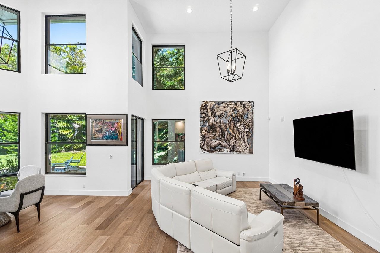 2493 Nw 64th St - Photo 4 of 29