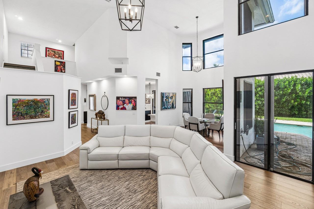 2493 Nw 64th St - Photo 6 of 29