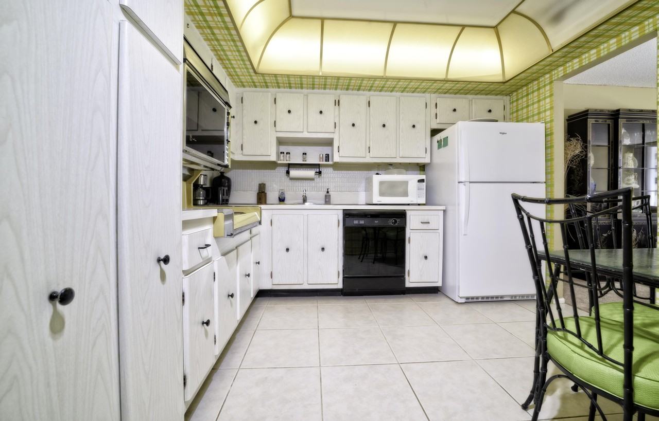 18081 Biscayne Blvd Apt 403 - Photo 6 of 32