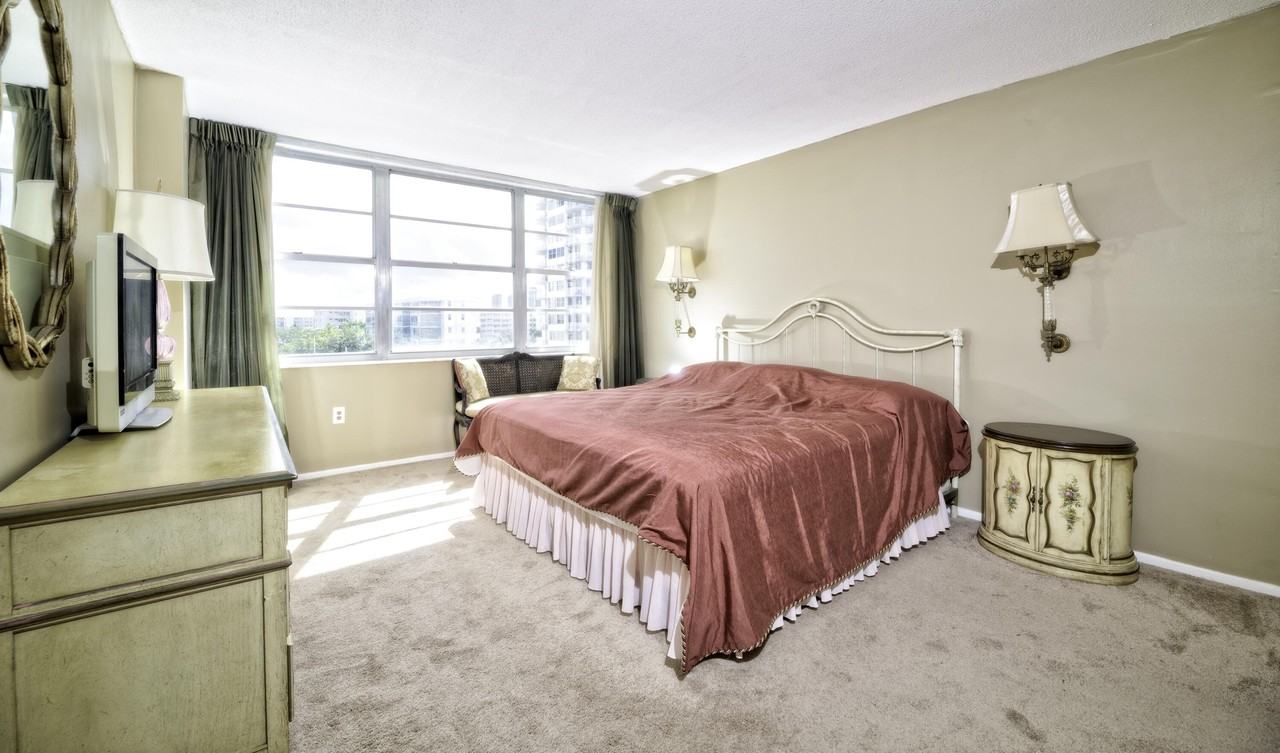 18081 Biscayne Blvd Apt 403 - Photo 7 of 32