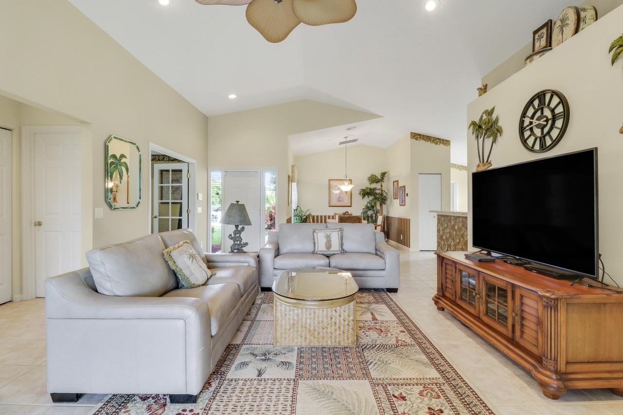 2698 Sw Versailles Ter - Photo 6 of 38