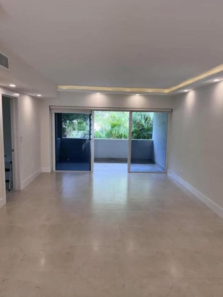 2244 Spanish Trl Apt 3 - Photo 2 of 8